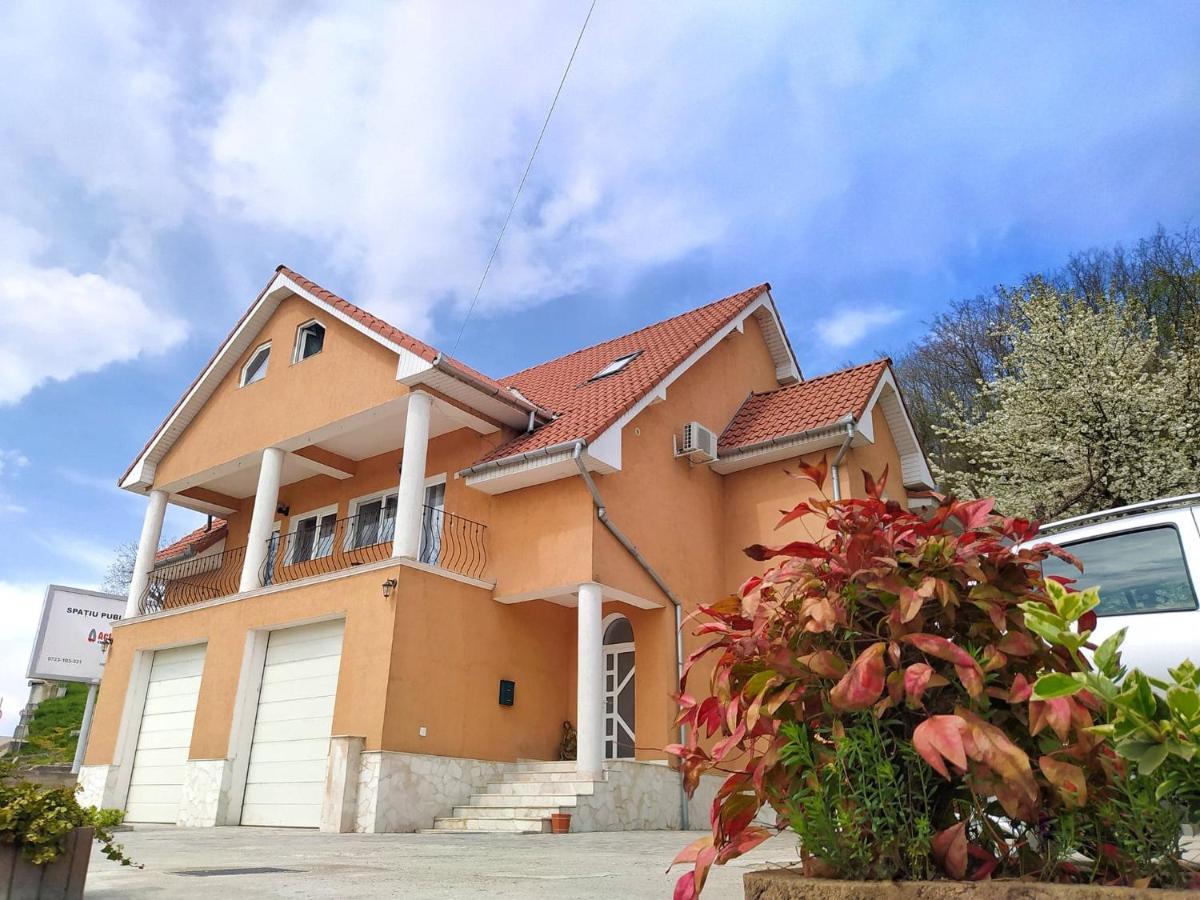Hillside Hotel Oradea Ngoại thất bức ảnh