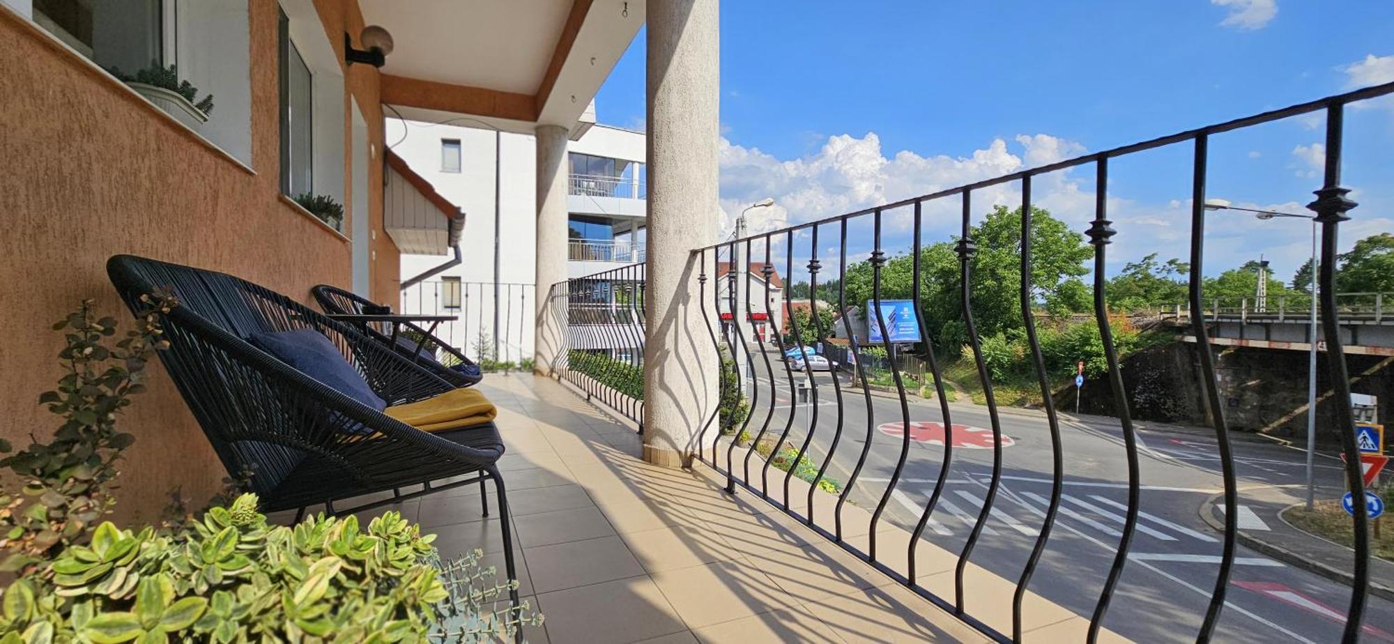 Hillside Hotel Oradea Ngoại thất bức ảnh