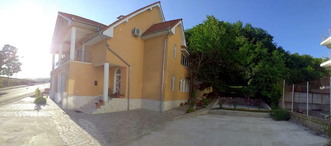 Hillside Hotel Oradea Ngoại thất bức ảnh